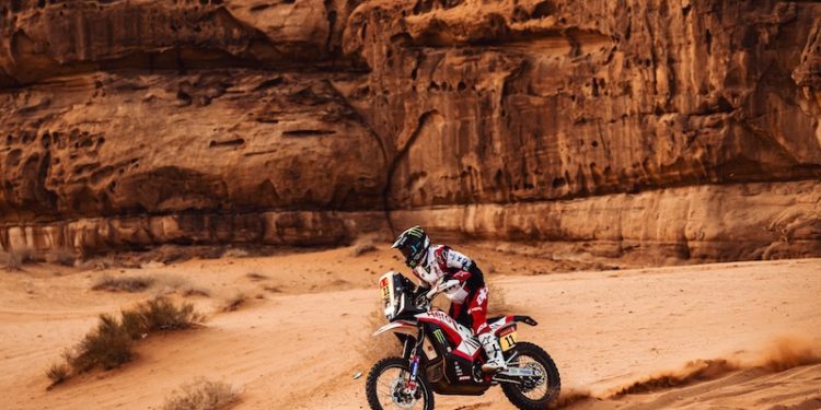 Nacho Cornejo doma las piedras y la navegación de Al Ula para firmar un sólido Top 6 en la Etapa Maratón