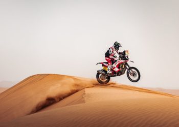 Nacho Cornejo recupera su mejor versión en las dunas de Bisha y firma un Top 5 en el cierre de la Etapa Maratón