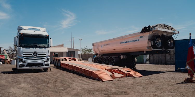 Gobierno Regional entregó nuevo tracto camión a Pozo Almonte para reforzar servicios municipales