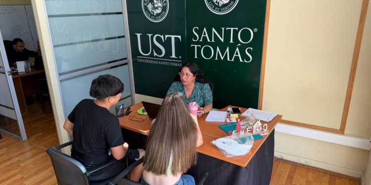 Santo Tomás habilita Punto de Postulación para apoyar a estudiantes en su ingreso a la educación superior