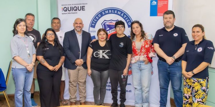 Dos estudiantes del SLEP Iquique alcanzan la Distinción a la Trayectoria Educativa y puntaje máximo en la PAES de Matemáticas