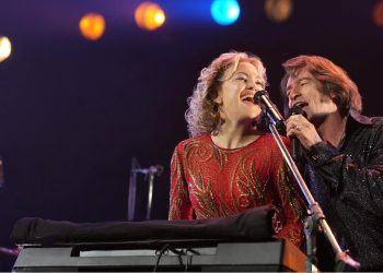 Song Sung Blue, nominada en temporada de premios no se exhibe en Cine de Iquique