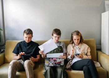 Estudio de la Universidad del Alba revela que jóvenes son quienes consideran al trabajo como menos importante para sus vidas