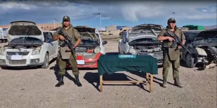Seis detenidos por contrabando de 5 vehículos en Colchane
