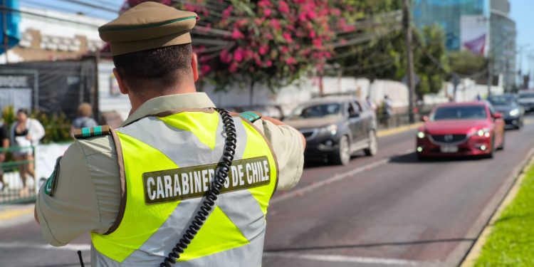 Carabineros detuvo a 61 personas y realizó más de mil controles preventivos durante el fin de semana