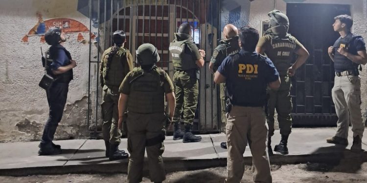 Fiscalización a locales de alcoholes en Iquique deja 4 detenidos