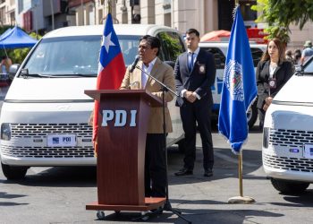 PDI recibe cinco nuevos vehículos financiados por el Gobierno Regional