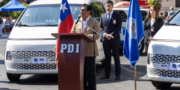 PDI recibe cinco nuevos vehículos financiados por el Gobierno Regional