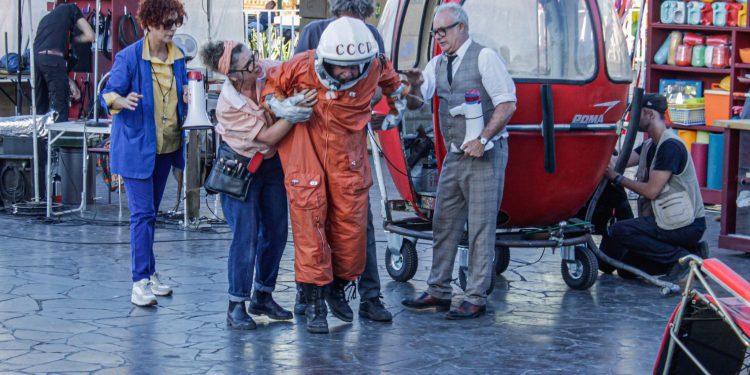 La Plaza Prat se llenó de magia con el espectáculo ‘Apesanteur’ de la compañía francesa Royal de Luxe