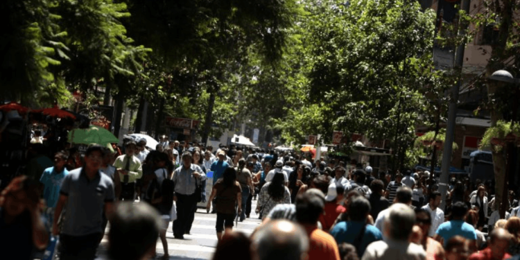 Encuesta Cadem: Cadem: 63% apoya intervención de EE.UU. en Venezuela y 60% respalda la postura de Kast en este tema