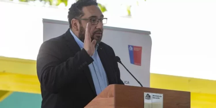 Sumarios sin resolver: Oposición acude a Contraloría por directivos de SLEP que reciben sueldo pese a no ejercer