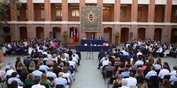 Pionero en Chile: estudiantes de la salud podrán egresar con un diplomado sin extender la duración de la carrera