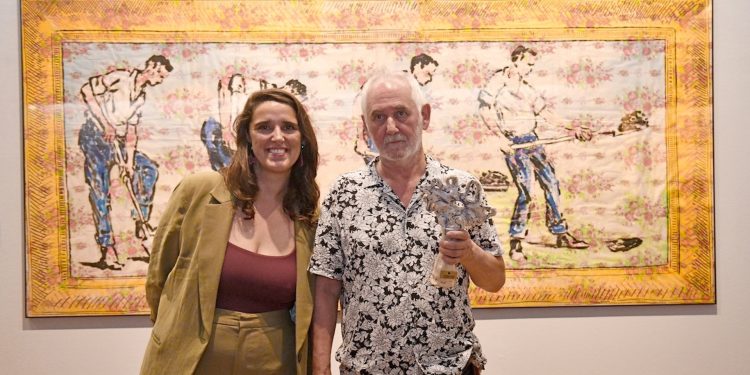 El artista visual Carlos Altamirano recibe el Premio Plagio a la Creatividad Artística 2025