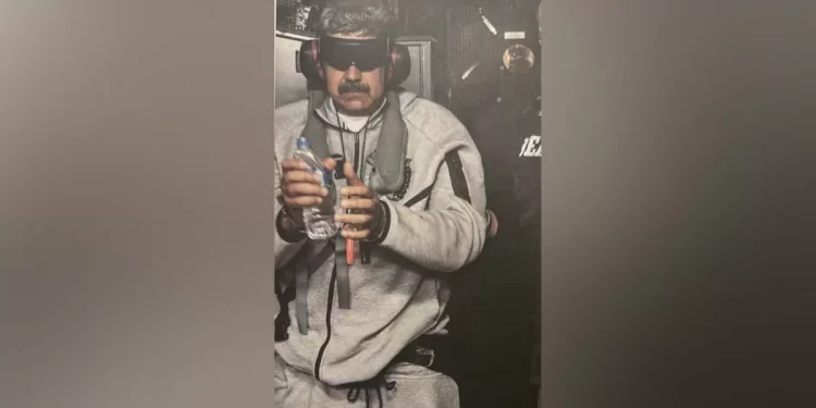 Primera imagen de Nicolás Maduro detenido: «A bordo del USS Iwo Jima»