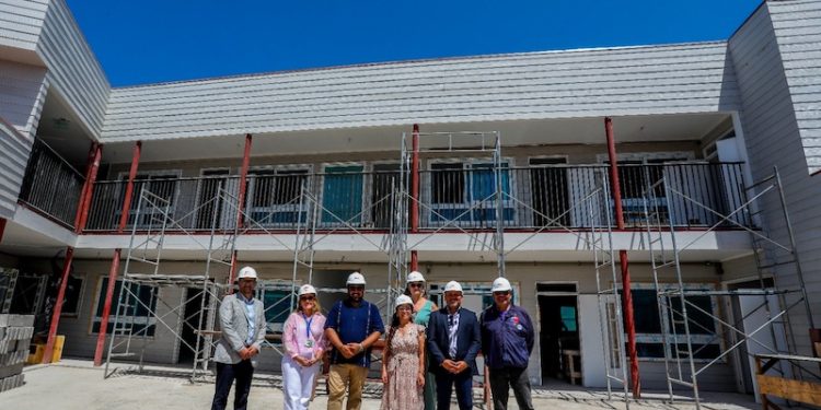 Ministro de Educación destaca avances en infraestructura y fortalecimiento de la educación pública durante visita a región de Tarapacá