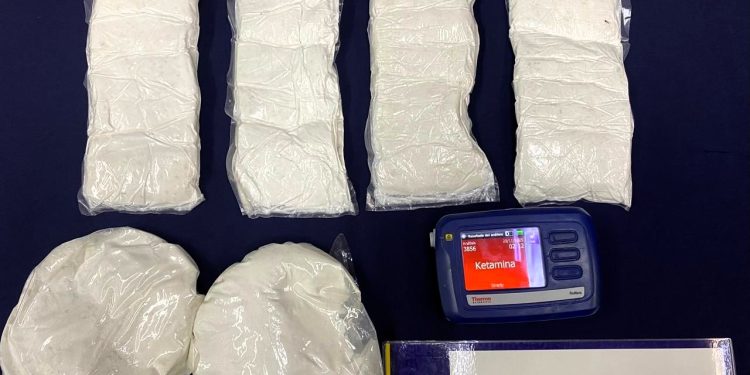 PDI Arica detuvo a extranjero en Complejo Fronterizo Chacalluta: intentó burlar el control migratorio portando más de 8 mil dosis de ketamina