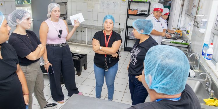 SLEP Iquique realiza mejoramiento de cocinas de colegios públicos