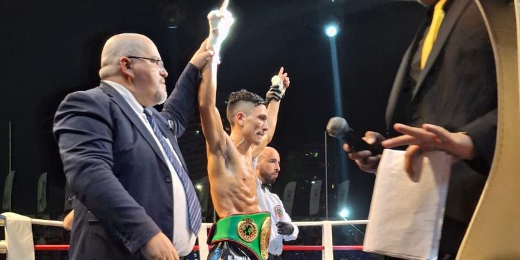 Iquique tiene Campeón Mundial de Boxeo: Pato Carrión venció por nocaut técnico a “La Cobra” Colque