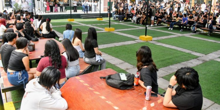 Más de mil estudiantes comienzan a vivir la Experiencia Tomasina en Iquique
