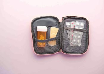 Vacaciones seguras: qué no puede faltar en el botiquín viajero