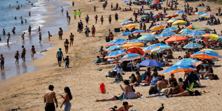 Pucón a la cabeza: Análisis identifica las comunas que más captaron gasto turístico este verano