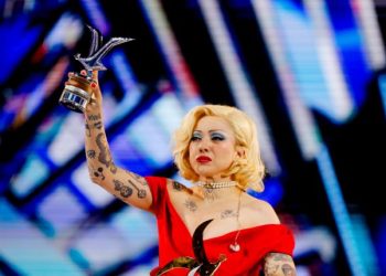 Mon Laferte recibió la Gaviota de Platino en Viña 2026