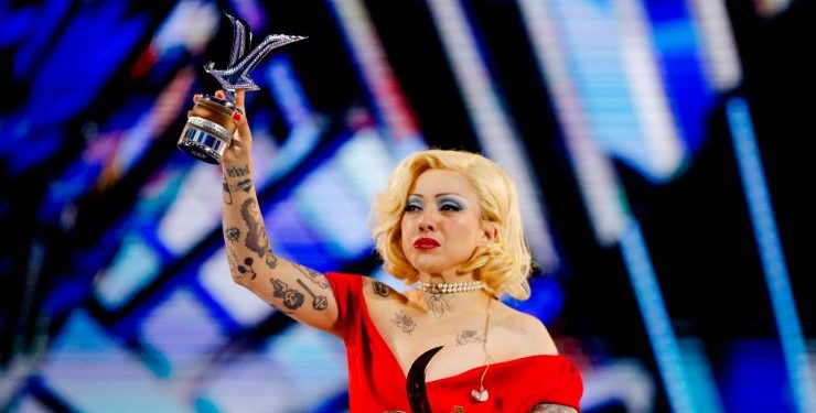 Mon Laferte recibió la Gaviota de Platino en Viña 2026