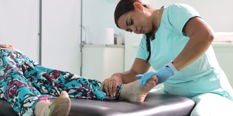 Personas mayores agradecen atención humana y profesional en operativo de salud del CIAS