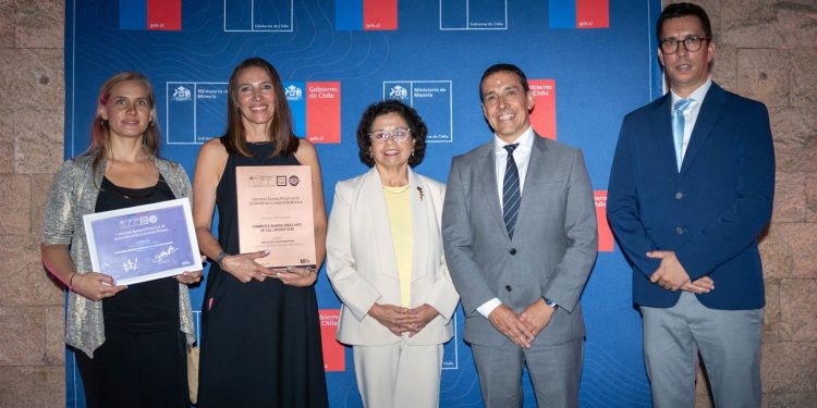 Programa de buen trato laboral de Collahuasi es premiado por el Ministerio de Minería