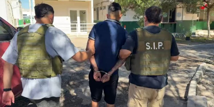 Carabineros de Pozo Almonte capturan a prófugo con tres órdenes judiciales por tráfico, homicidio y estafas