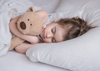 Regreso a clases: Expertos recomiendan regular el sueño de niños