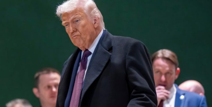 Donald Trump afirma que Alí Jamenei murió y advierte que bombardeos continuarán “por el tiempo que se necesario”