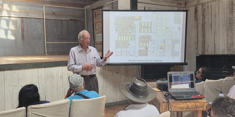 Guías y operadores de turismo realizan visita técnica al Hospital de Humberstone y conocen en detalle el guión museológico