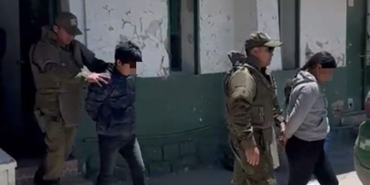 Patrullaje preventivo de Carabineros permitió detención de 3 infractores por contrabando de vehículo en Colchane