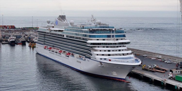 Crucero Vista recala por primera vez en Iquique