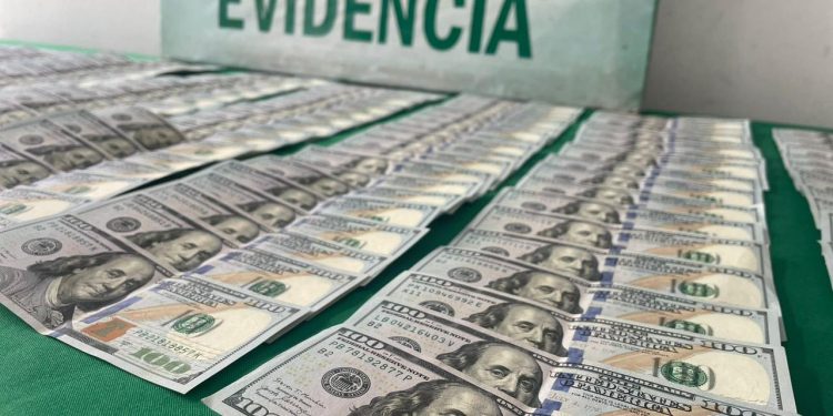 Más de 20 mil dólares incautados en Ruta 5 Norte: Carabineros detiene a pasajero por contrabando