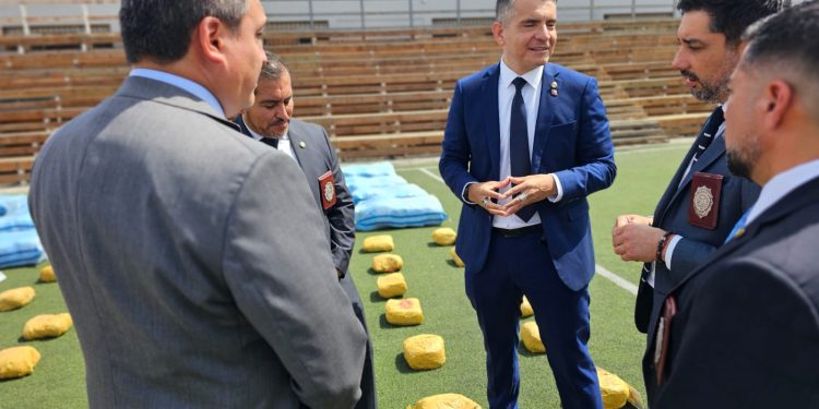 Fiscalía y PDI incautan 2,4 toneladas de cannabis ocultas en un camión