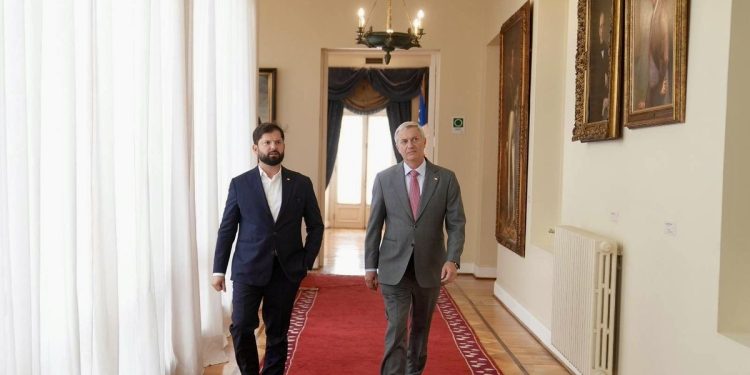 Encuesta Cadem: 66% espera cambios positivos bajo el nuevo gobierno de Kast en menos de un año