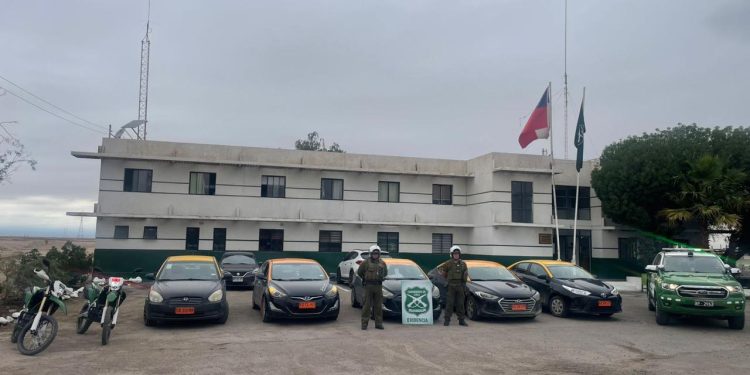 Carabineros retira cinco taxis de circulación en Huara por incumplimientos a la normativa