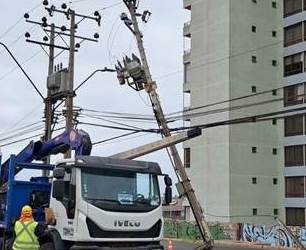Postes chocados alcanzan nuevo récord en 2025: Más de 10 accidentes al día