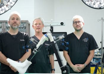 Clínica Santa María incorpora robot CORI para cirugías de rodilla, mejorando la precisión y la recuperación de los pacientes