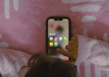 ¿Internet seguro? Estos son los riesgos digitales que afectan a la niñez en Chile