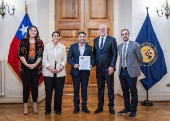 Subdere entregó el documento que permitirá poner en marcha el Plan de Zonas Extremas de Tarapacá