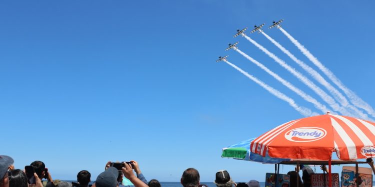 Notable presentación de la Escuadrilla de Alta Acrobacia “Halcones” en Iquique