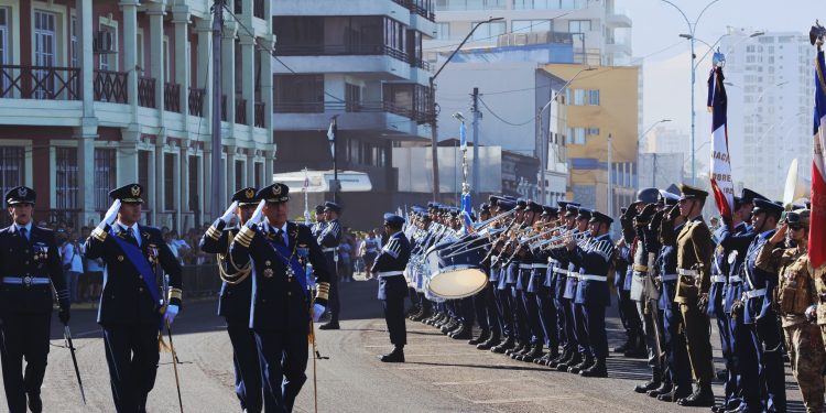 Con desfile aéreo y terrestre conmemoran el Centenerio del Grupo de Aviación Nº1 en Iquique