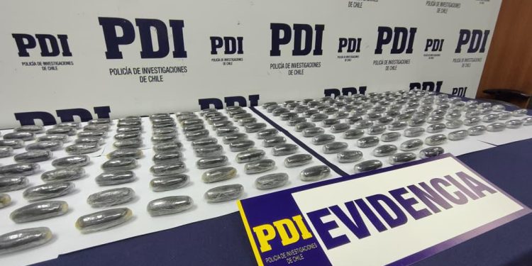 PDI Arica detuvo a dos extranjeros por tráfico de drogas en Cuya: entre ambos portaban más de 200 ovoides con sustancias ilícitas