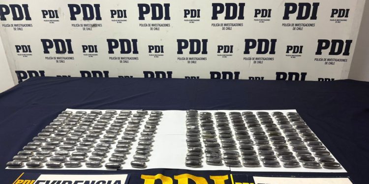PDI detuvo a dos extranjeros en control Cuya: Portaban más de 200 ovoides con ketamina y cocaína base