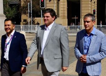 Asociaciones municipales se reúnen en La Moneda y llaman a construir agenda social ante alza de combustibles