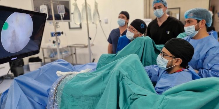Hospital de Alto Hospicio realiza la primera cirugía prostática por láser HoLEP en la región