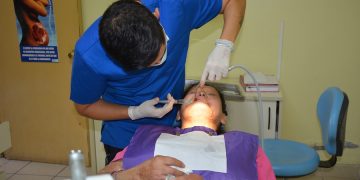 Exitosa intervención dental en el CCP de Iquique devuelve calidad de vida a mujer privada de libertad